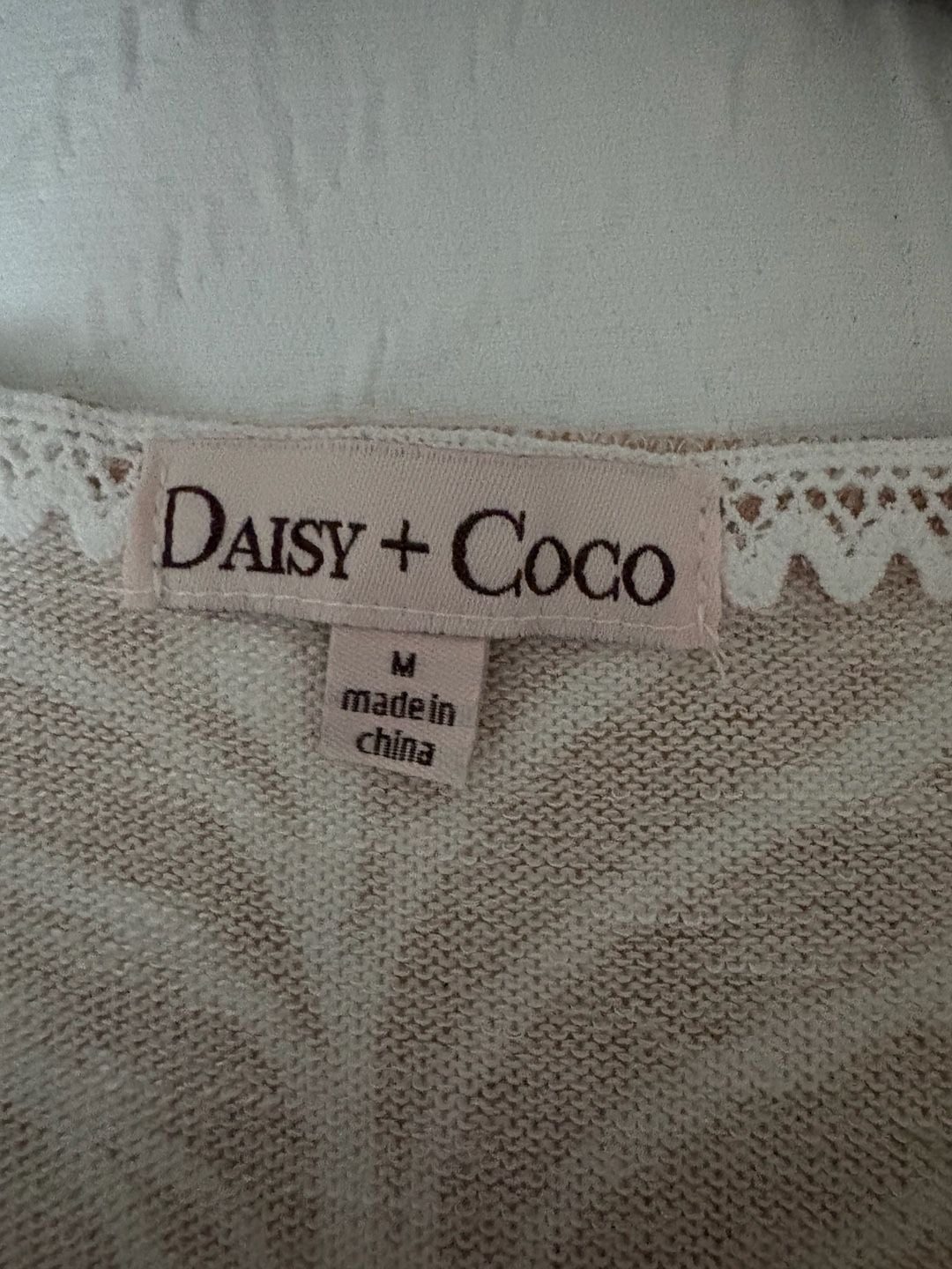 Daisy + Coco Sophie Leaf Print Split Neck Top Size M Brown White 4