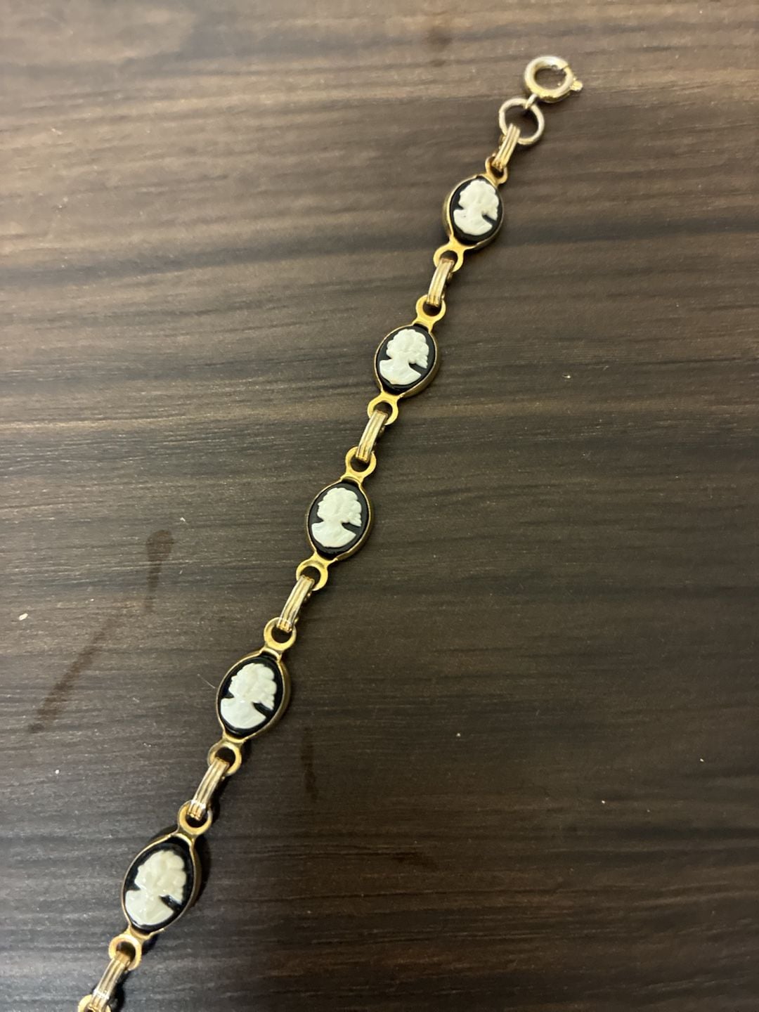 Vintage 1960s Victorian Revival Goldtone Black and White Cameo Bracelet 5
