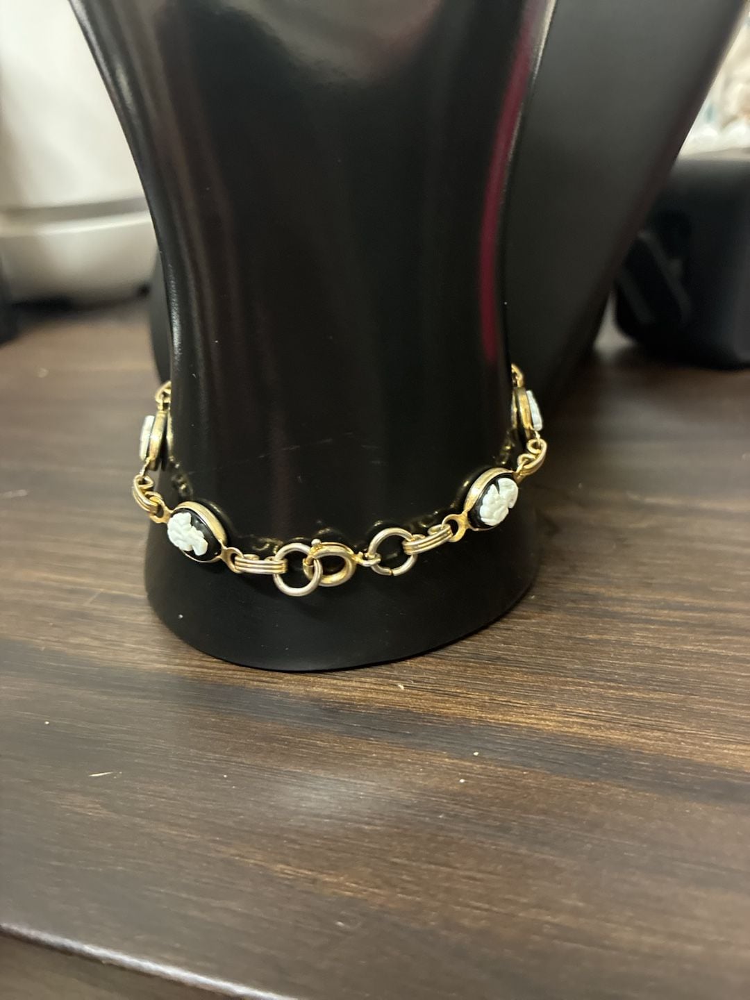 Vintage 1960s Victorian Revival Goldtone Black and White Cameo Bracelet 3
