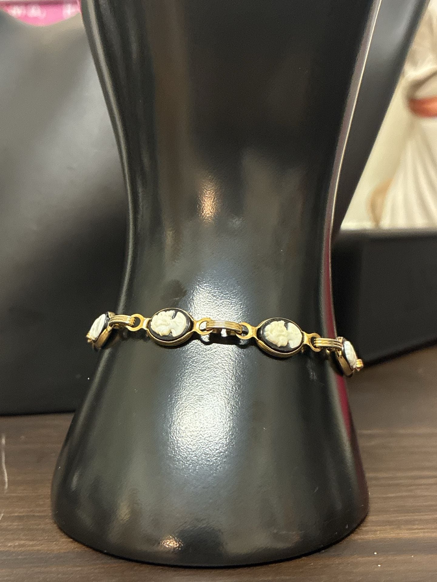 Vintage 1960s Victorian Revival Goldtone Black and White Cameo Bracelet 2