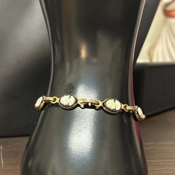 Vintage 1960s Victorian Revival Goldtone Black and White Cameo Bracelet 