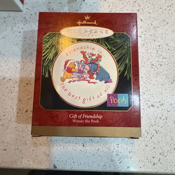 New Hallmark Keepsake Ornament Winnie the Pooh Gift of Friendship 1997 Fine Never been out of box