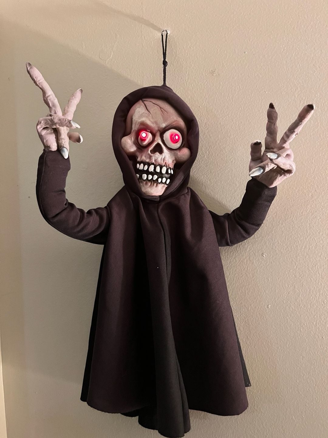 Halloween Hanging Grim Reaper Skull Prop Red Light Up Eyes Black Hooded Robe 1