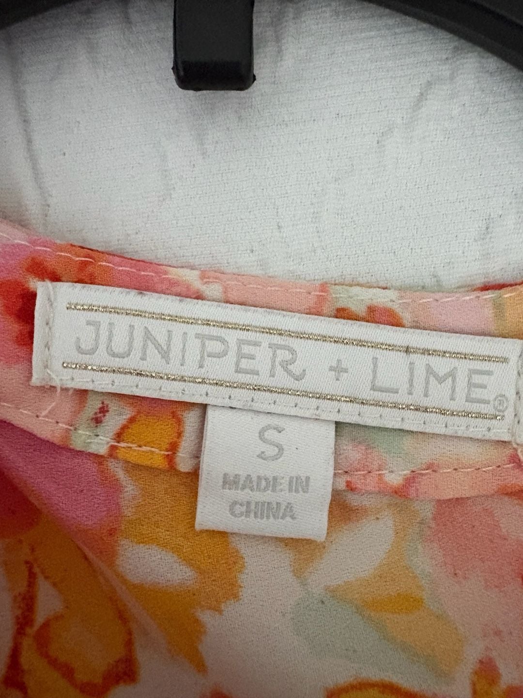 Juniper + Lime Sleeveless Blouse Size S Pink Floral Print V-Neck Top 4