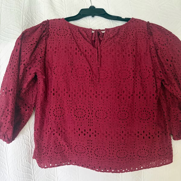 LC Lauren Conrad Eyelet Top Size 0X Burgundy Puff Sleeve Blouse
