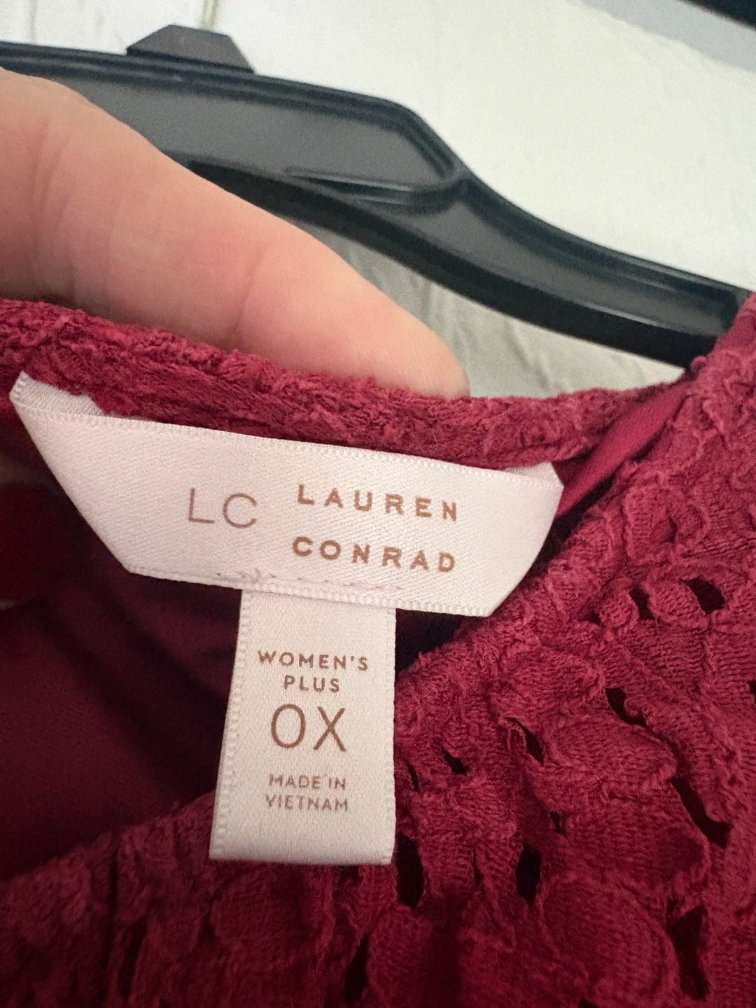 LC Lauren Conrad Eyelet Top Size 0X Burgundy Puff Sleeve Blouse 5