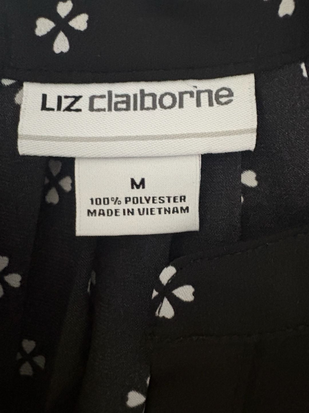 Liz Claiborne Blouse Size M Black White Clover Print V-Neck Pocket 4