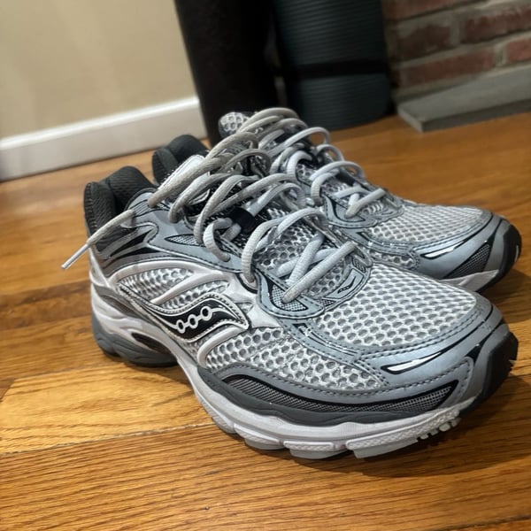 Saucony ProGrid Omni 9 Silver Gray Black Sneakers Unisex Size 10.5