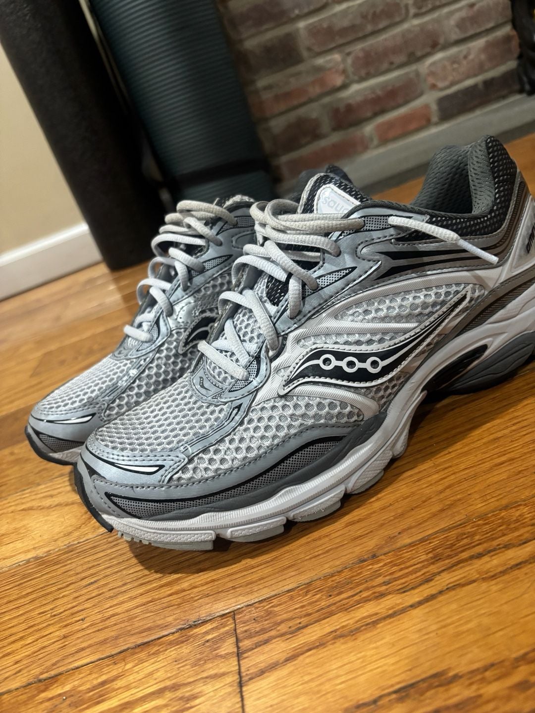 Saucony ProGrid Omni 9 Silver Gray Black Sneakers Unisex Size 10.5 3