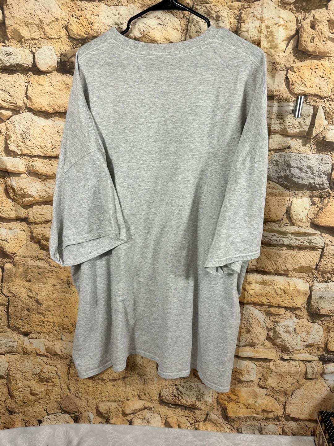 Gildan Graphic T-Shirt Size 5XL Grey Leopard Bow 10