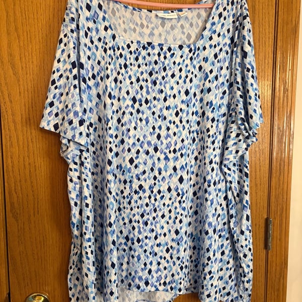 Susan Graver Geometric Diamond Print Short Sleeve Top Size 5X Blue