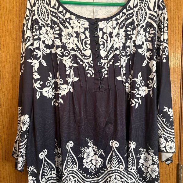 Black White Floral Paisley Tunic Plus 3XL Pleated Button Front Top