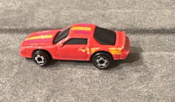Hot Wheels Micro Mini Chevrolet Camaro IROC-Z Pink Vintage Diecast Toy Car 1