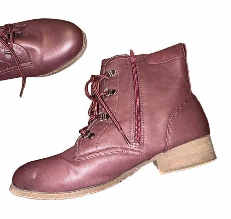 Soda Alzena Size 11M Burgundy Combat Boots 7