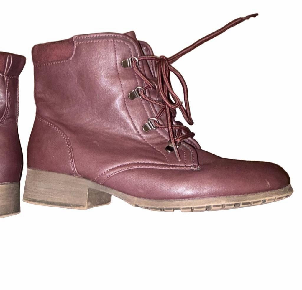 Soda Alzena Size 11M Burgundy Combat Boots 9
