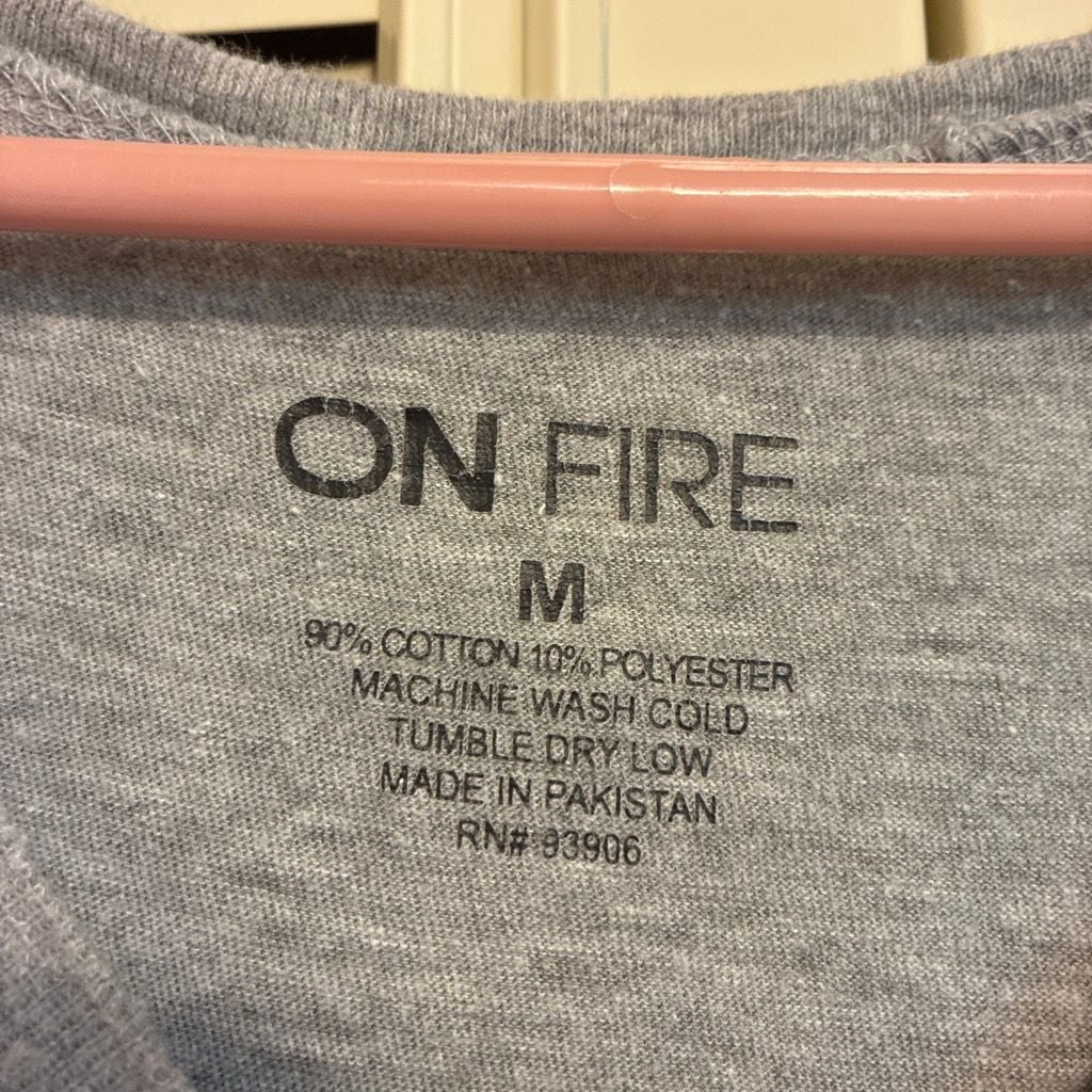 On Fire New York City Graphic V-Neck T-Shirt Size M Gray 3