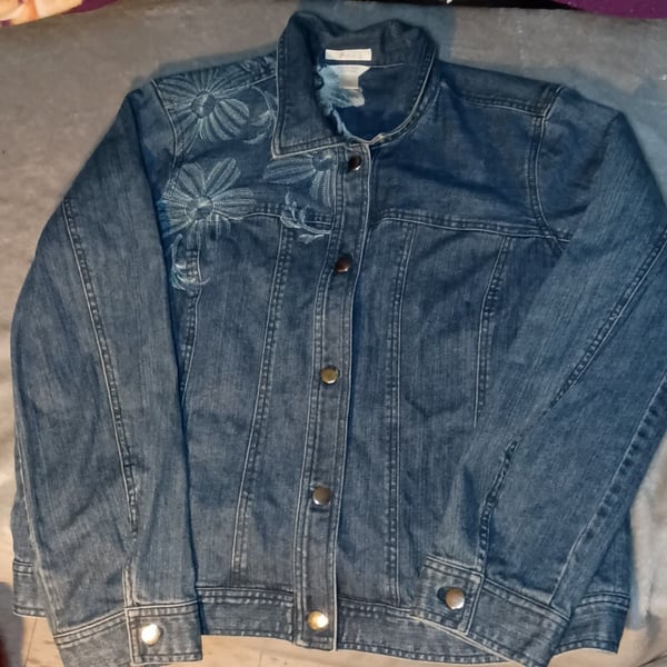 Christopher & Banks Jean Jacket Size XL Blue Embroidered Flowers Stretch