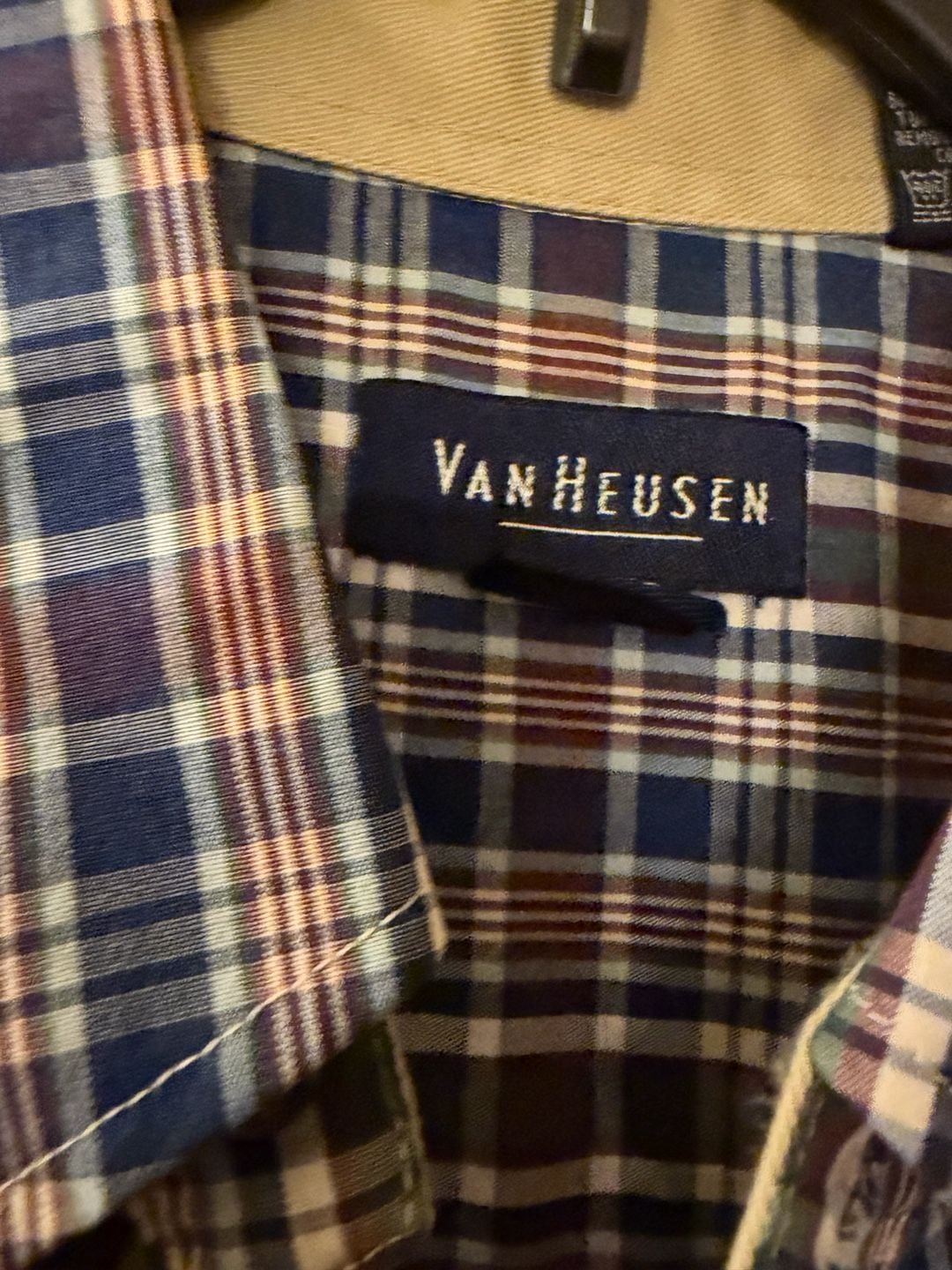 Van Heusen Plaid Button Down Shirt Size 16-16 1/2 Short Sleeve 4
