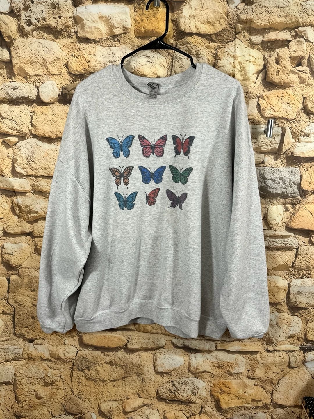 Gildan Butterfly Crewneck Sweatshirt Size 2XL Gray Good Things Ahead 2
