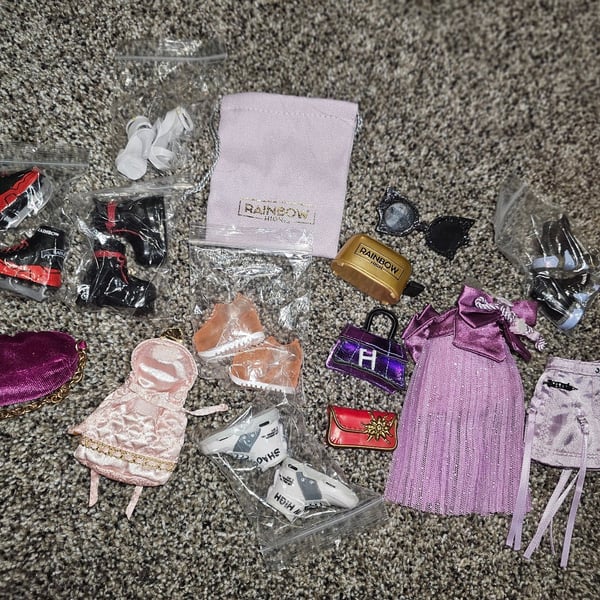 Rainbow High Mini Accessories Studio Lot Shoes Purses Clothes