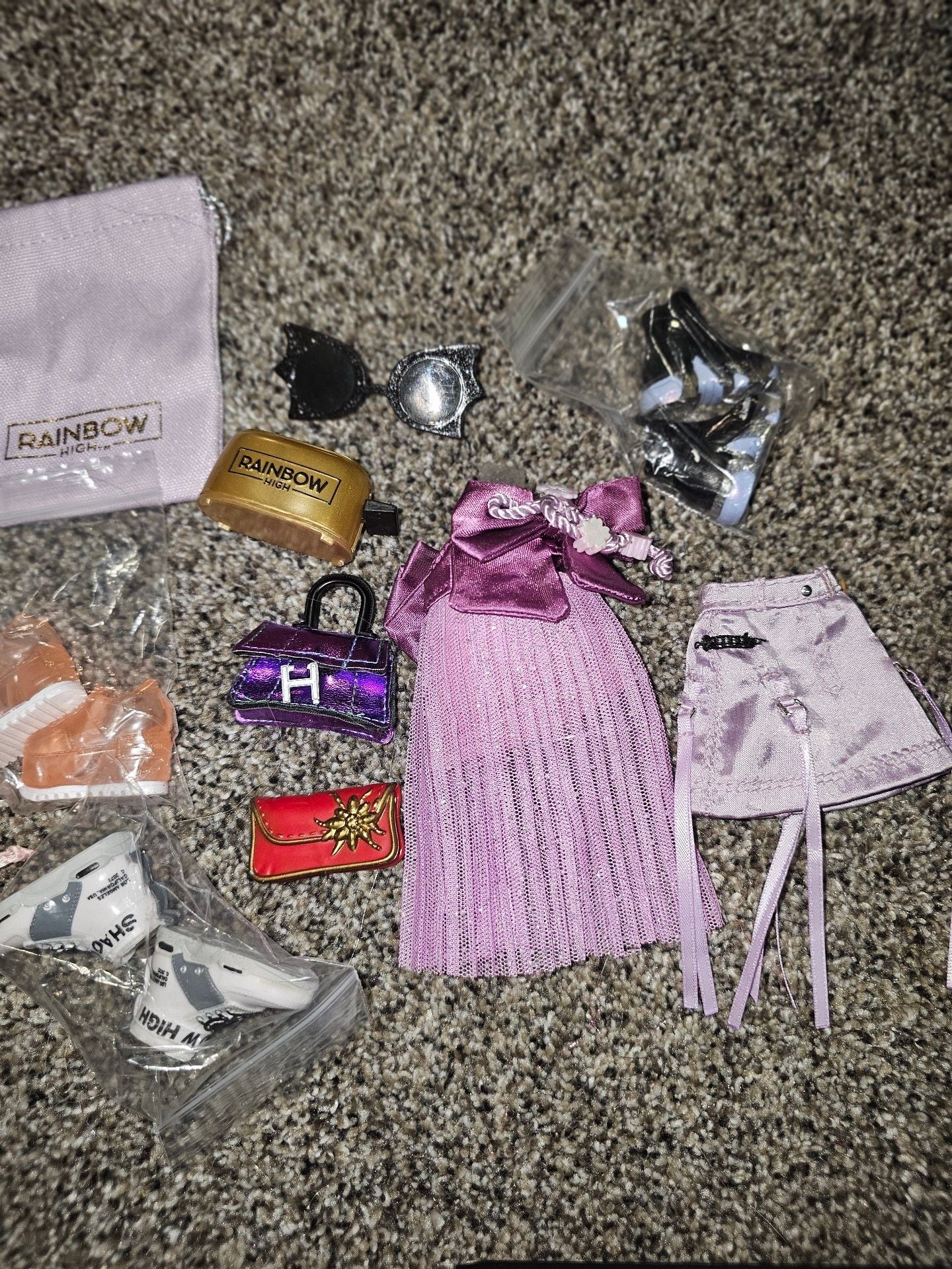 Rainbow High Mini Accessories Studio Lot Shoes Purses Clothes 2