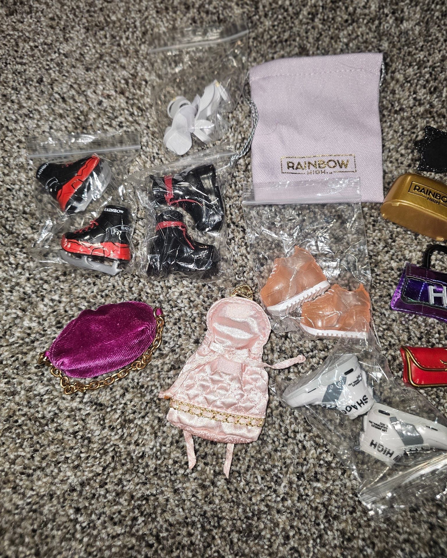 Rainbow High Mini Accessories Studio Lot Shoes Purses Clothes 3