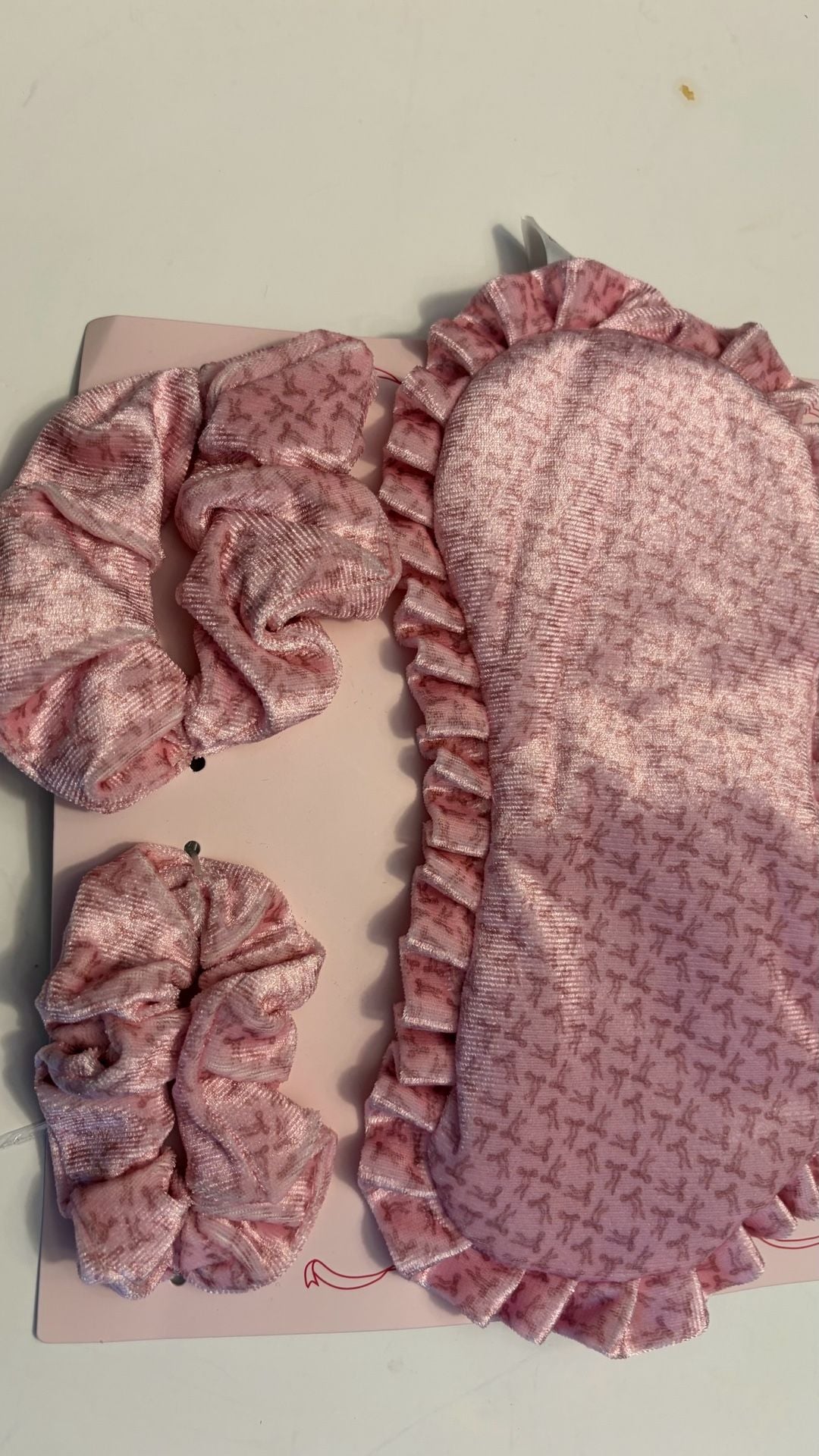 NEW Gertex Pink Velvet Sleep Eye Mask & 2 Scrunchies 3 Piece Set 3