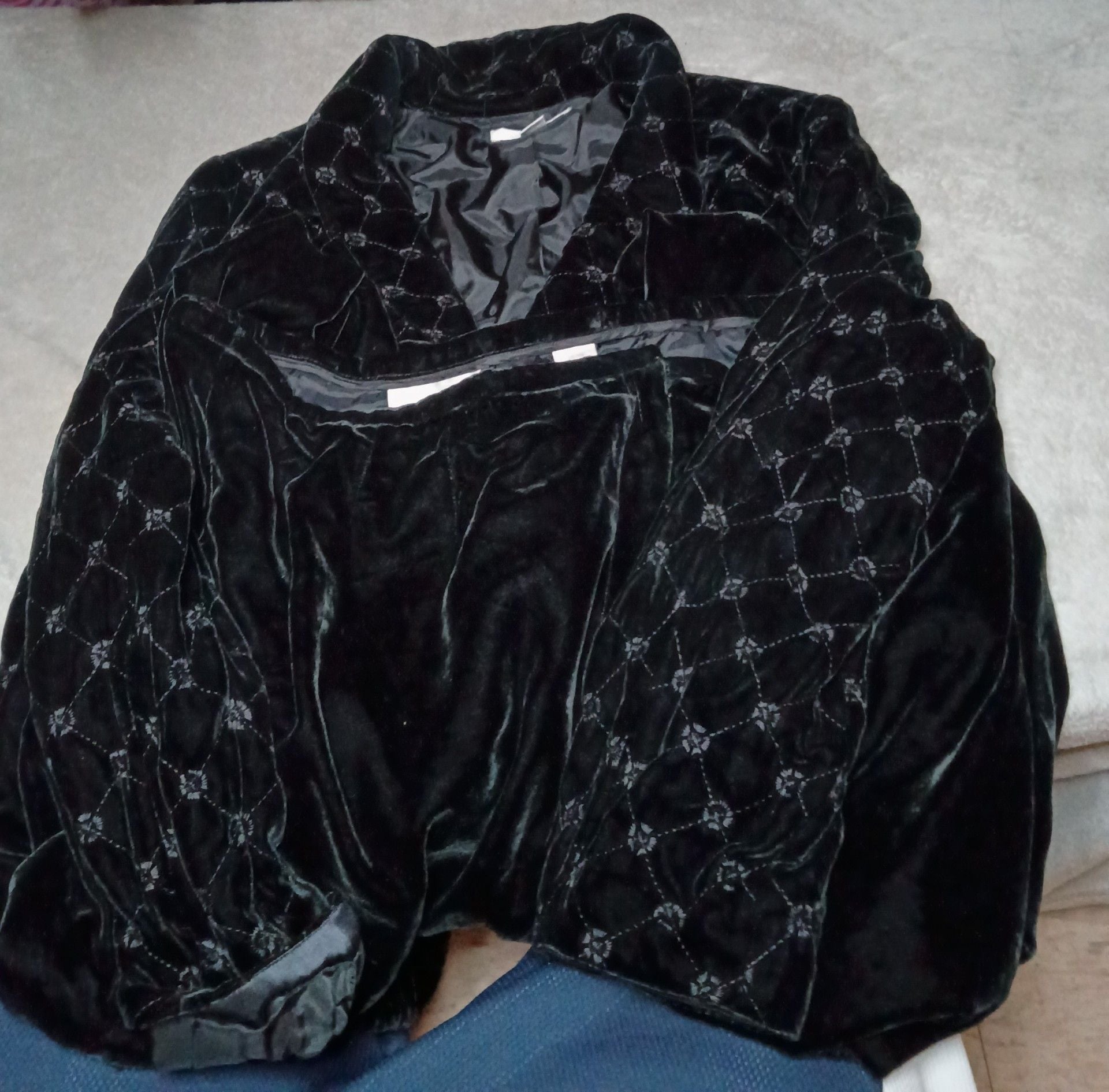 August Max Woman Velvet Suit Set Size 16W Black Embroidered 2-Piece 1