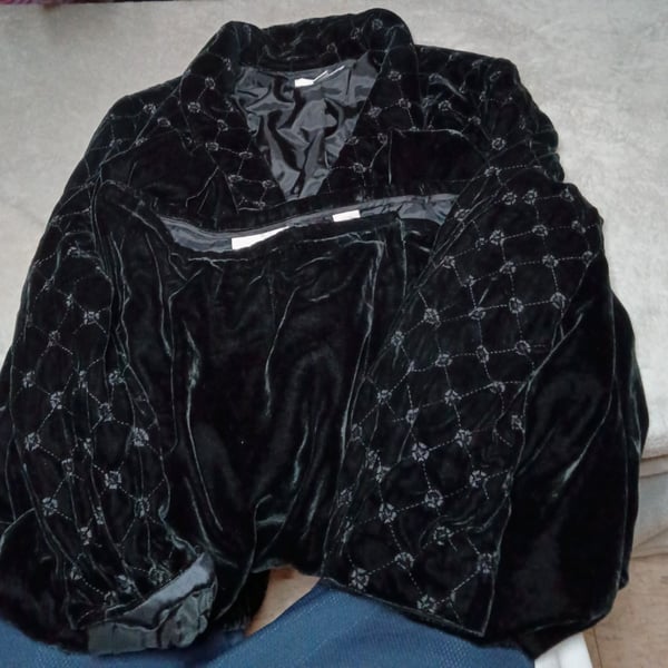 August Max Woman Velvet Suit Set Size 16W Black Embroidered 2-Piece