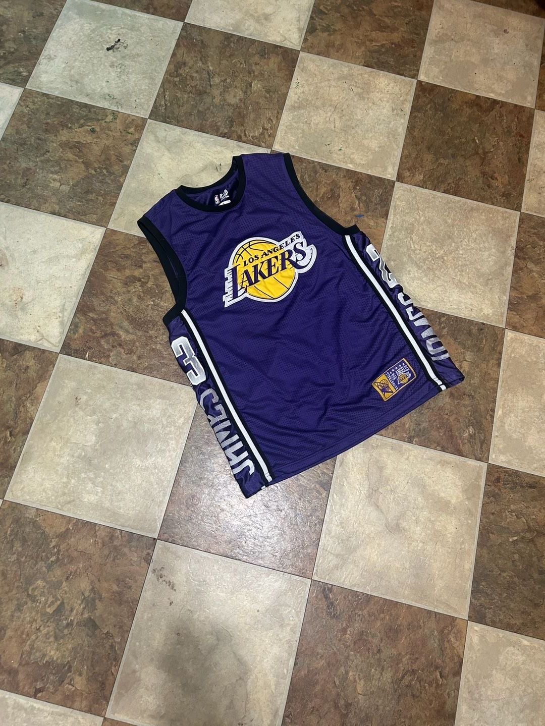 Ultra Game NBA Los Angeles Lakers LeBron James Jersey Size L 2