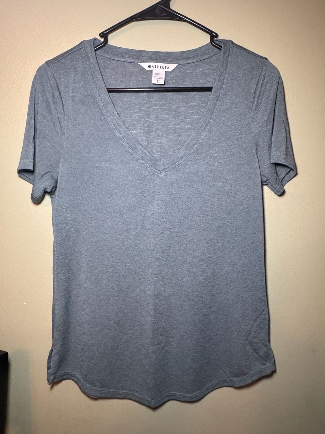 Athleta Breezy Scoop V-Neck Tee Women’s XS Blue Gray Tencel Modal 3