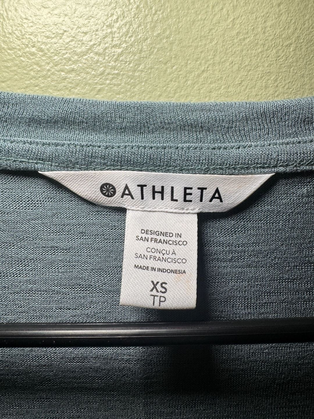 Athleta Breezy Scoop V-Neck Tee Women’s XS Blue Gray Tencel Modal 4