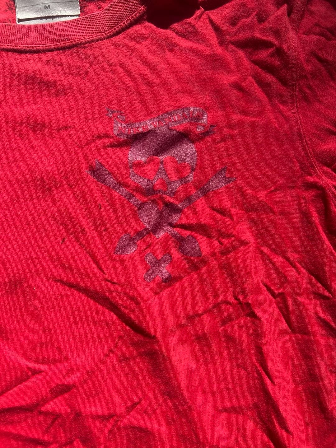 Y2k Nike T-Shirt Size M Red Skull Crossbones Graphic Tee 2