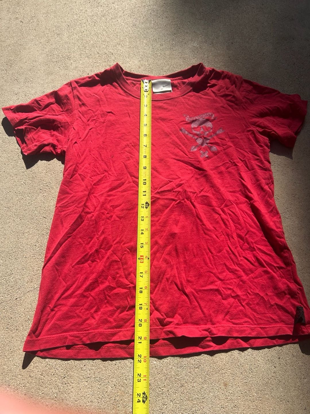 Y2k Nike T-Shirt Size M Red Skull Crossbones Graphic Tee 5