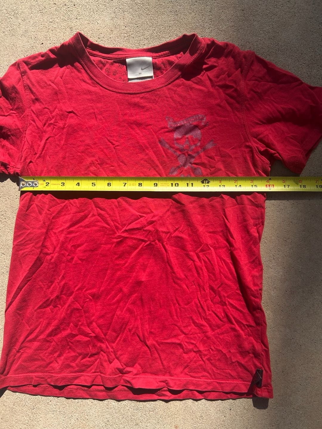 Y2k Nike T-Shirt Size M Red Skull Crossbones Graphic Tee 6
