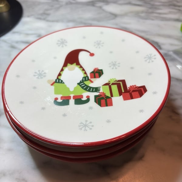 Envogue Holiday Collection Christmas Gnome 6" Dessert Plates