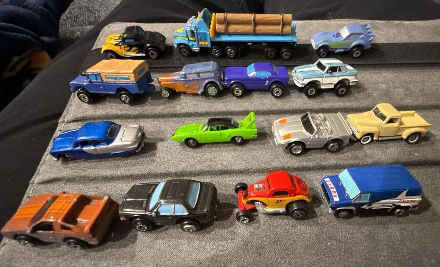 Matchbox Hotwheels Lot Of 15 Trucks 1