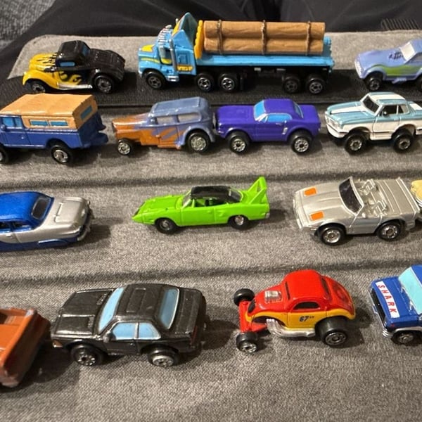 Matchbox Hotwheels Lot Of 15 Trucks