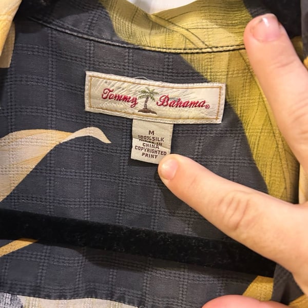 TOMMY BAHAMA Shirt Mens Medium Silk Black Leaf Print Button Down Hawaiian Casual