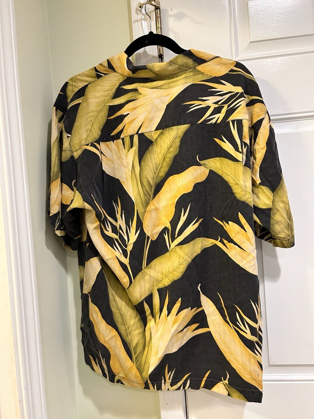 TOMMY BAHAMA Shirt Mens Medium Silk Black Leaf Print Button Down Hawaiian Casual 5