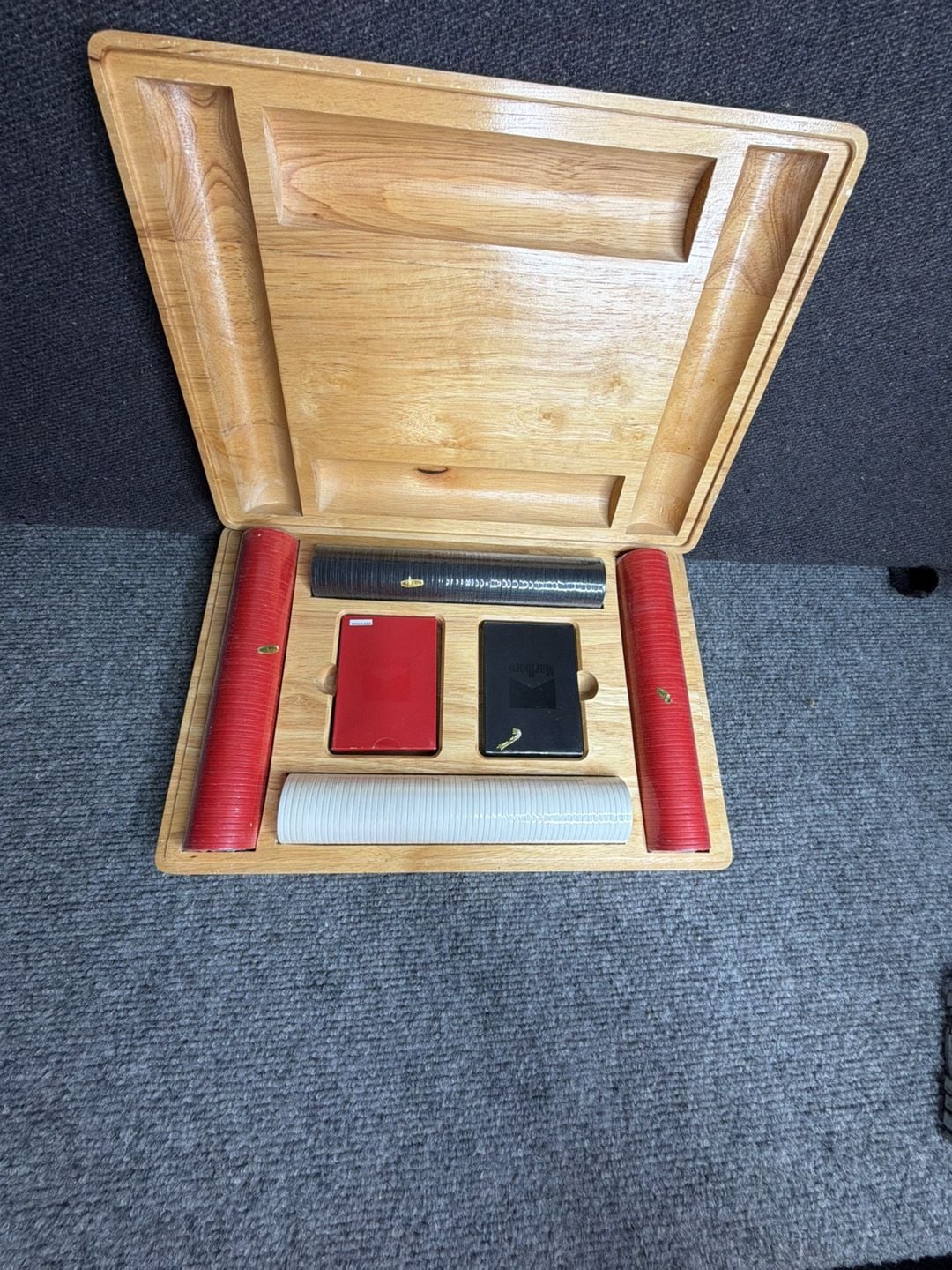 Marlboro Wooden Poker Chip Set With Case And Cards 2