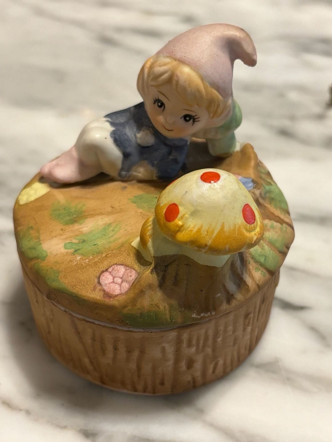 Homco trinket box with an elf and mushrooms 1