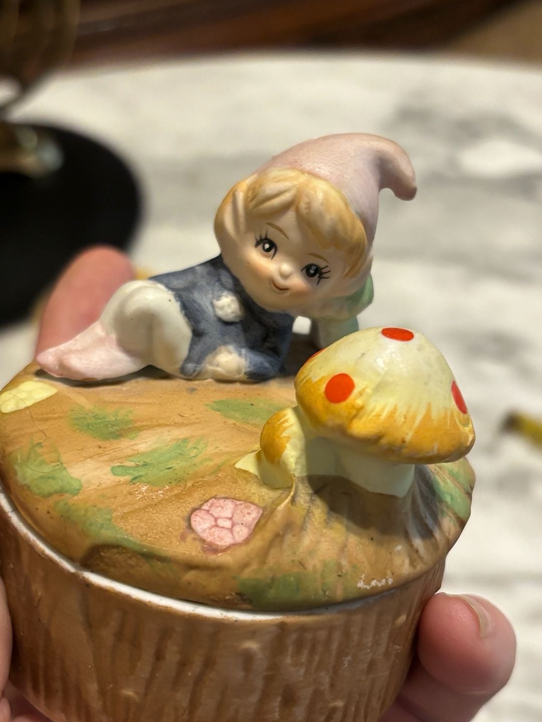 Homco trinket box with an elf and mushrooms 3