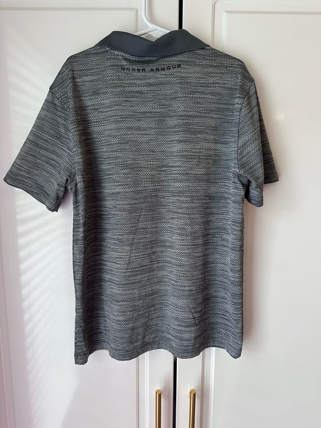 Under Armour Performance Polo Size YMD Gray Textured Short Sleeve Shirt 3