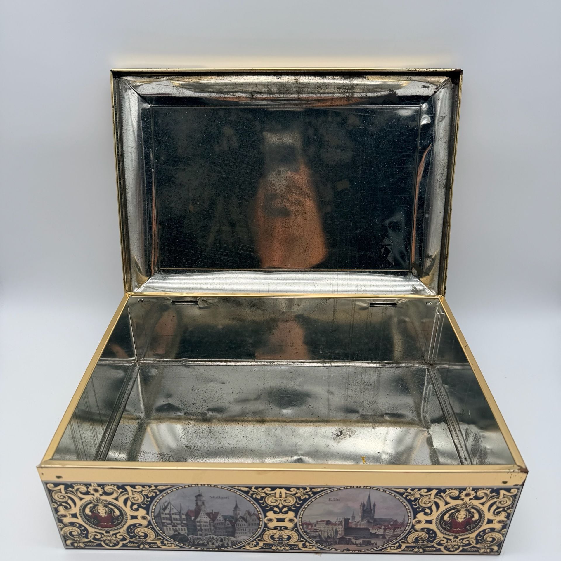 Henry Lambertz Vintage 1998 German Cityscape Metal Storage Tin Box 9