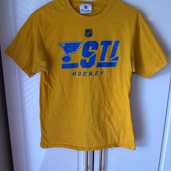 Fanatics St. Louis Blues STL Hockey T-Shirt Size Small Gold