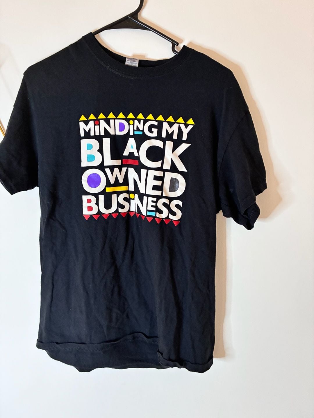 Gildan Minding My Black Owned Business Graphic T-Shirt Size M 2