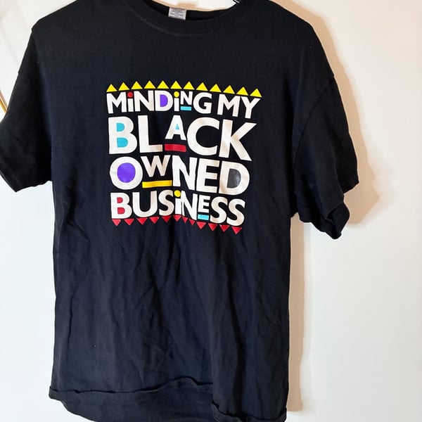 Gildan Minding My Black Owned Business Graphic T-Shirt Size M