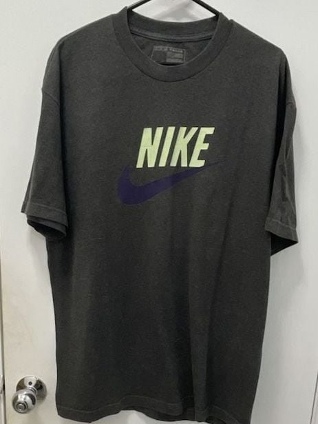 Nike Graphic T-Shirt Size XL Gray Logo 2