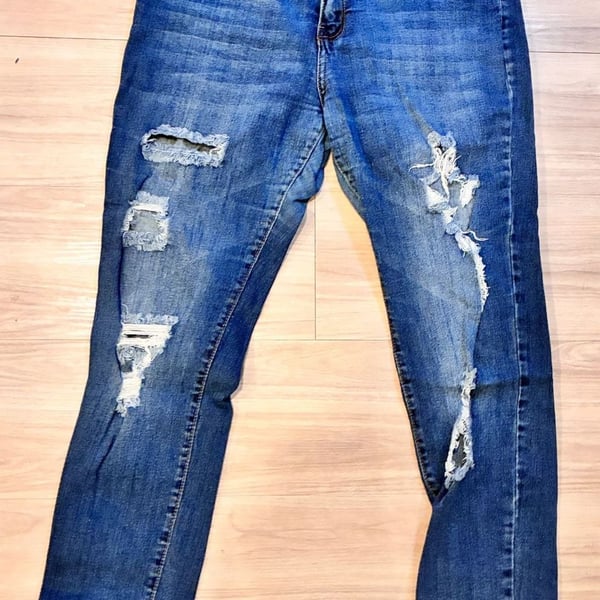 VIP Jeans Women’s 14W Distressed Ripped Skinny Jeans Medium Wash